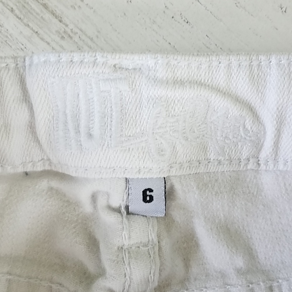 3/$20 🛍 Kut from the Kloth Denim Bermuda Shorts - Picture 3 of 5